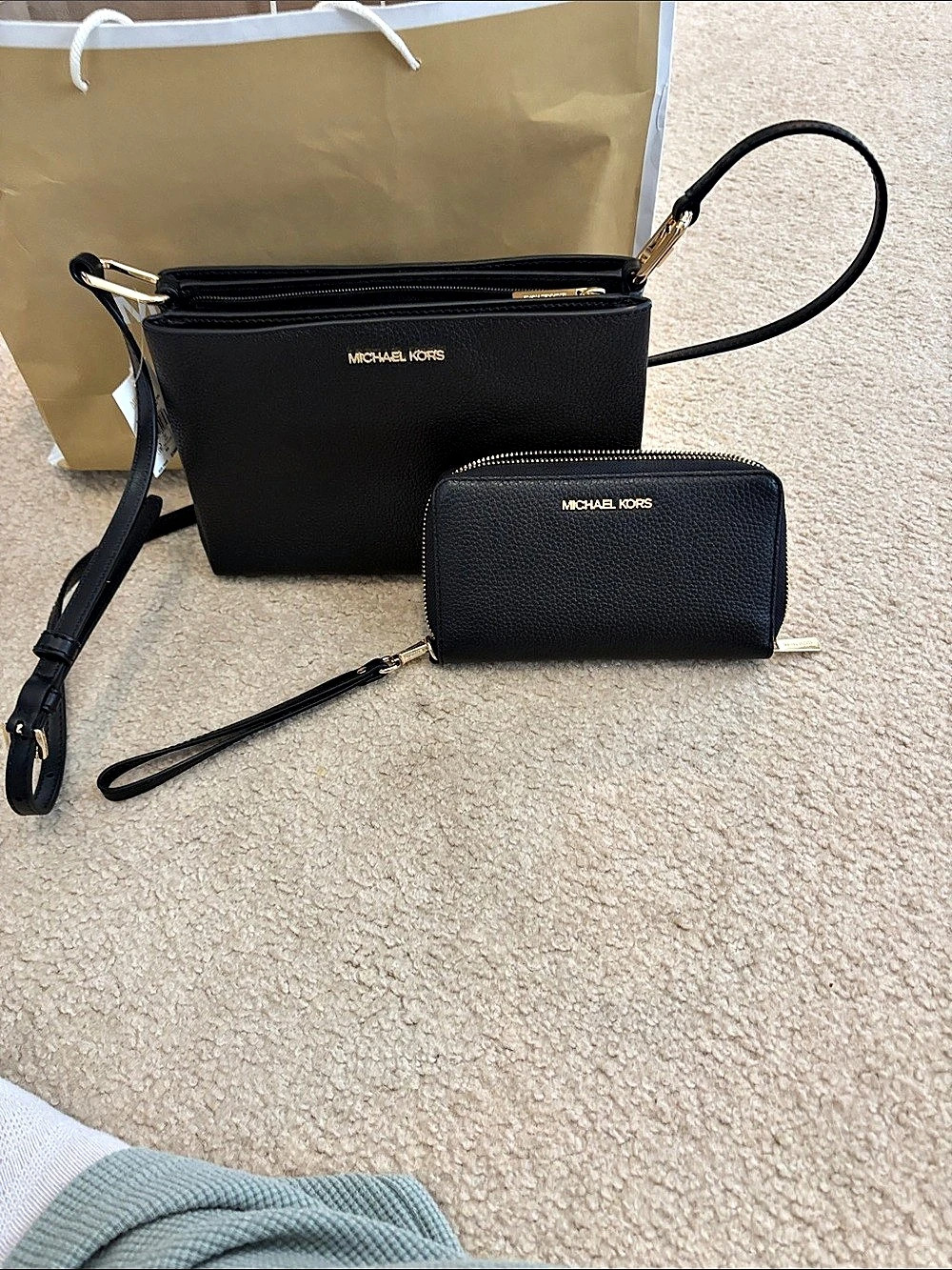 Michael Kors Jet Set Travel Black Leather Crossbody Wristlet Set NWT